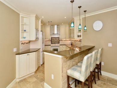Siesta Key Updated Unit 2 Bedrooms 125 yards from Beach